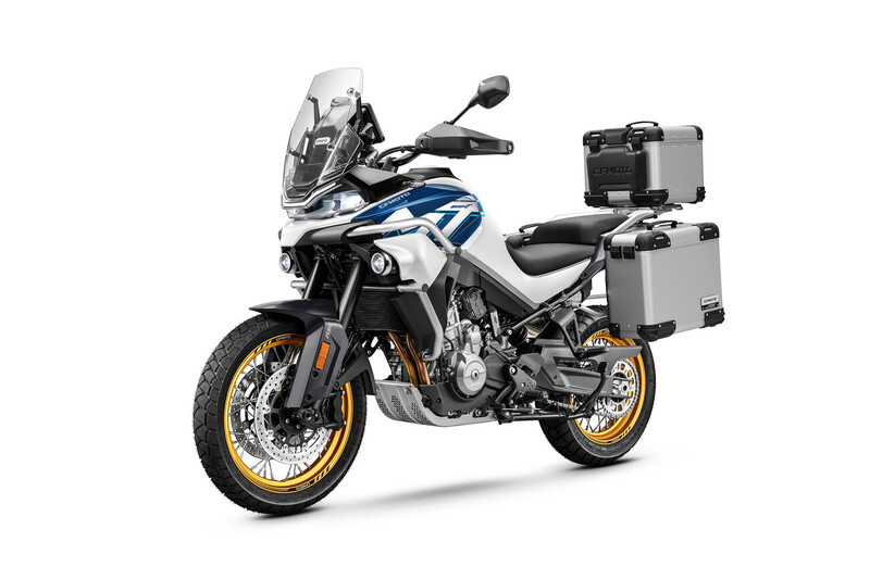MY2025_800MT EXPLORE_Starry White_Left 45_With Side Box.jpg